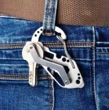 karabinczyk-do-kluczy-aluminiowy-multitool-material-dominujacy-metal