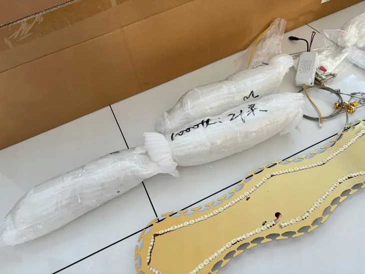 lampa-wiszaca-ringi-nad-stol-krysztalowa-zlota-100cm-45w-pilot-darmat-light-zasilanie-sieciowe