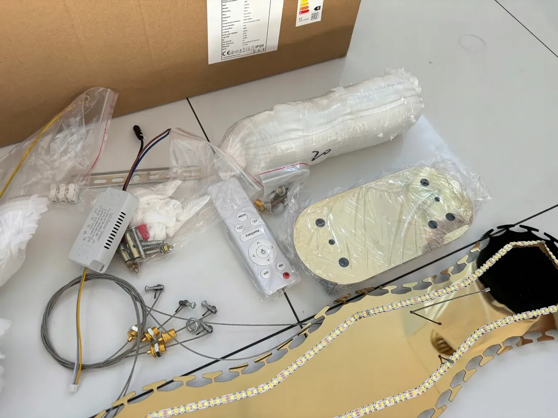 lampa-wiszaca-ringi-nad-stol-krysztalowa-zlota-100cm-45w-pilot-darmat-light