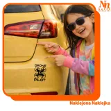 naklejka-drone-pilot-na-auto-szybe-pilot-drona-operator-numer-katalogowy-producenta-1449