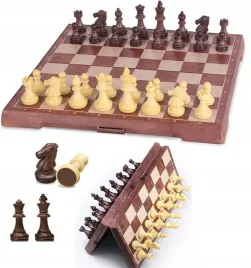 szachy-magnetyczne-skladane-25x25-cm-podrozne-zestaw-walizka-na-prezent