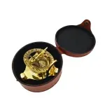 mosiezny-kompas-i-zegar-sloneczny-w-skorzanym-etui