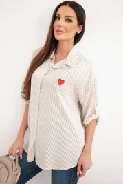 ciemno-bezowa-koszula-damska-oversize-w-paski-z-haftowanym-sercem
