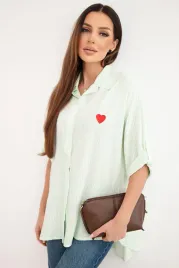 mietowa-koszula-damska-oversize-w-paski-z-haftowanym-sercem