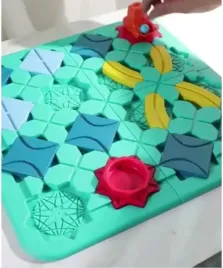 gra-logiczna-planszowa-ukladanka-labirynt-budowanie-drogi-na-prezent-klocki