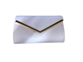 torebka-kopertowka-rozowa-ze-zlotym-akcentem-i-lancuchem