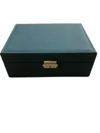 eleganckie-pudelko-na-bizuterie-z-przegrodkami-i-zapieciem