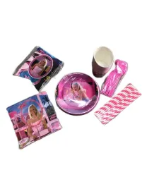 zestaw-dekoracji-imprezowych-barbie-talerze-kubki-sztucce-i-serwetki