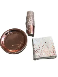 zestaw-dekoracyjnych-naczyn-jednorazowych-rozowo-zlotych