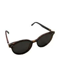 stylowe-okulary-przeciwsloneczne-w-tortoise-shell
