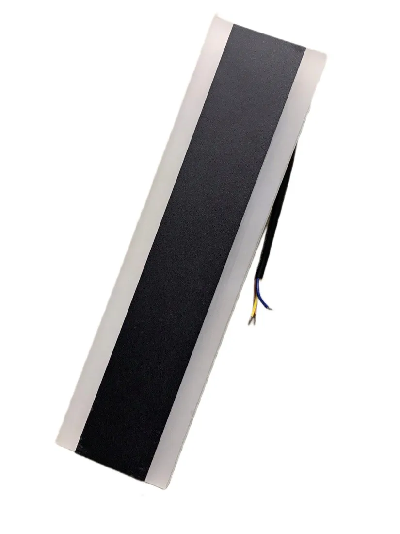 lampa-scienna-nowoczesna-design-30x10cm-stan-powystawowy