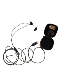 przewodowe-sluchawki-douszne-z-kontrolerem-24-m-idealne-do-sluchania