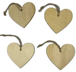 drewniane-winietki-dekoracyjne-w-ksztalcie-serca-idealne-do-prezentow