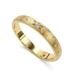 zloty-pierscionek-obraczka-z-motywem-gwiazd-i-moissanitami-14kt-585