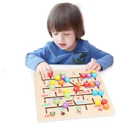 drewniana-tablica-edukacyjna-labirynt-alfabet-literki-montessori