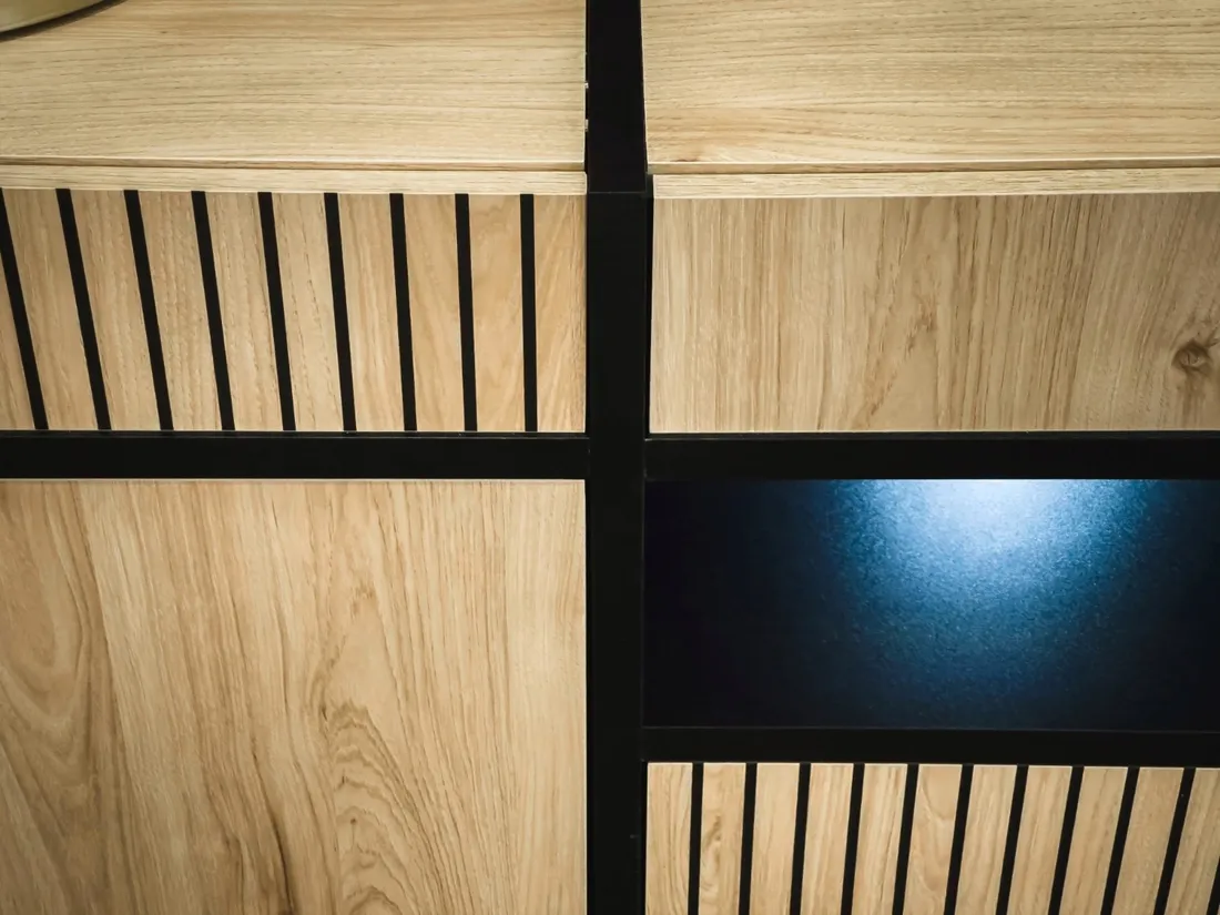 witryna-niska-cross-hickory-jackson-led-stan-nowy