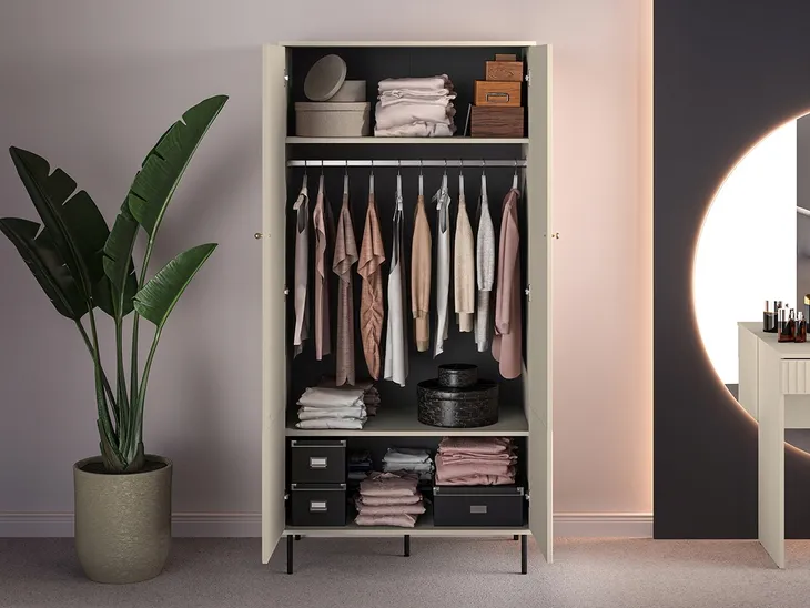 nowoczesna-szafa-ryflowane-fronty-bez-stan-nowy-kolor-mebla-krem