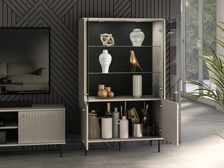 nowoczesna-witryna-ryflowane-fronty-bez-kolor-frontow-kaszmir