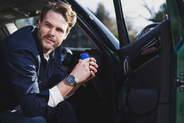 zegarek-casio-edifice-ecb-950db-1aef-bluetooth-marka-casio