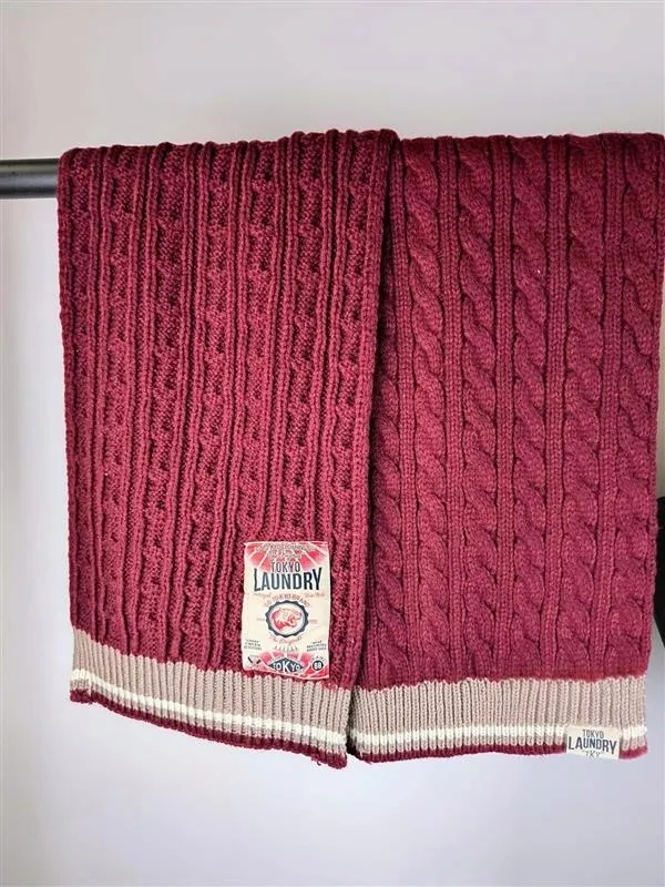 bordowy-szalik-tokyo-laundry