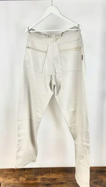 bezowe-spodnie-anno-zero-marka-bez-marki