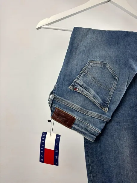 jeansy-tommy-hilfiger-naomi-fason-rurki