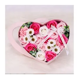 bukiet-zapachowych-kwiatow-mydlanych-ozdobne-pudelko-prezent-walentynki