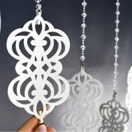 panel-azurowy-z-koralikami-i-zawieszkami-130x100cm-bialy