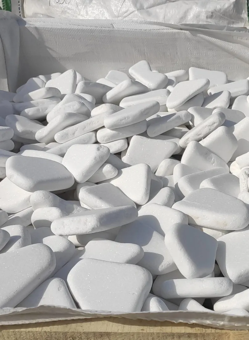 kamien-bialy-thasos-plaski-5-10cm-do-malowania-20-kg-stan-nowy