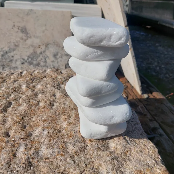 kamien-bialy-thasos-plaski-5-10cm-do-malowania-20-kg-marka-manstone