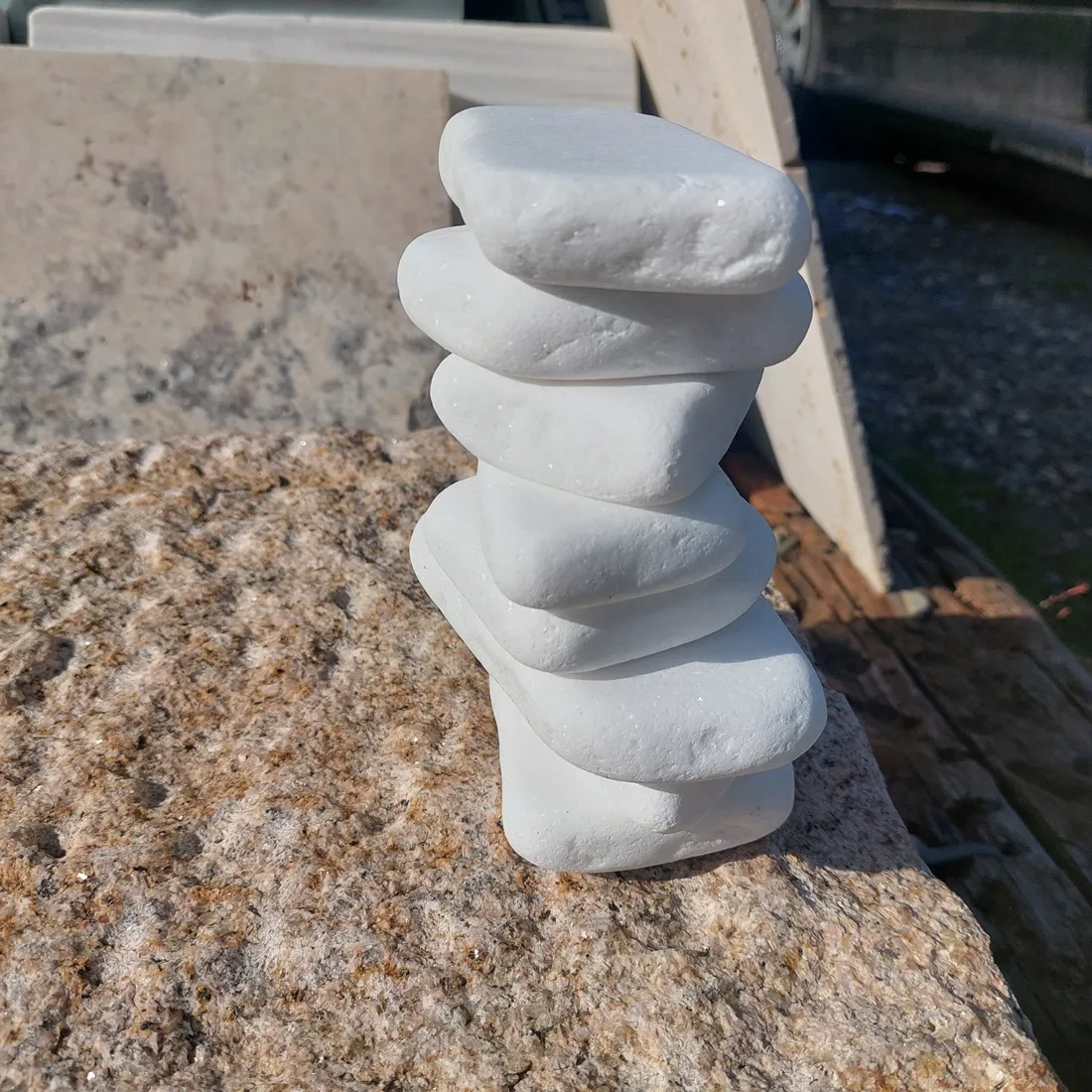 kamien-bialy-thasos-plaski-5-10cm-do-malowania-20-kg-stan-nowy