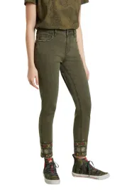 spodnie-damskie-desigual-delfos-zielone-z-haftem