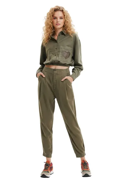 spodnie-damskie-desigual-solid-zielone-plec-produkt-damski