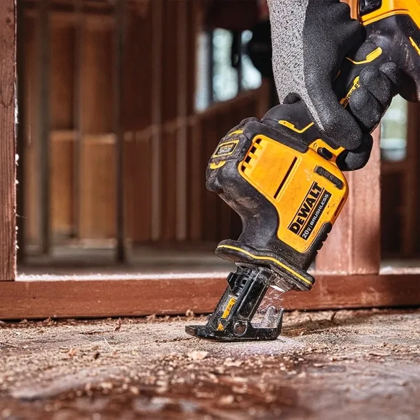 pilarka-szablowa-dewalt-dcs369n-glebokosc-ciecia-w-drewnie-150-mm
