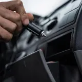 kompresor-samochodowy-12v-cardos-sprezarka-pompka-przenosna-do-kol-latarka-marka-k2