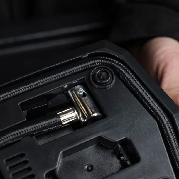 kompresor-samochodowy-12v-cardos-sprezarka-pompka-przenosna-do-kol-latarka-cisnienie-maksymalne-10-bar