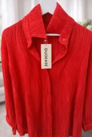 czerwona-plisowana-koszula-duoease