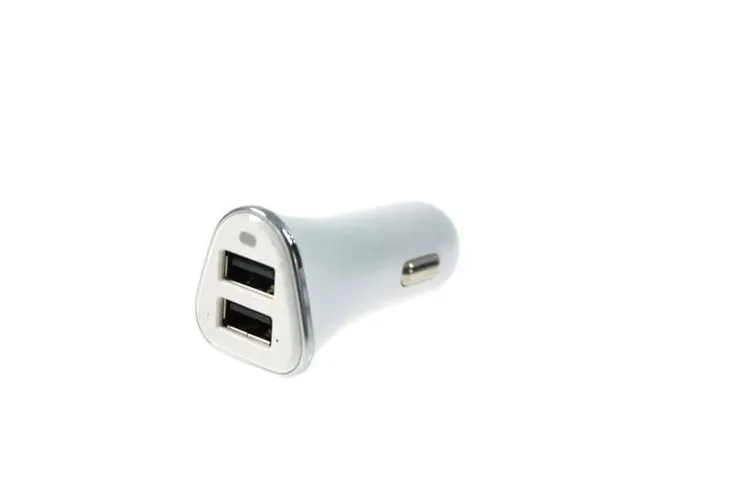 ladowarka-samochodowa-12-24v-2xusb-2-4a-bialy-typ-1-stan-nowy