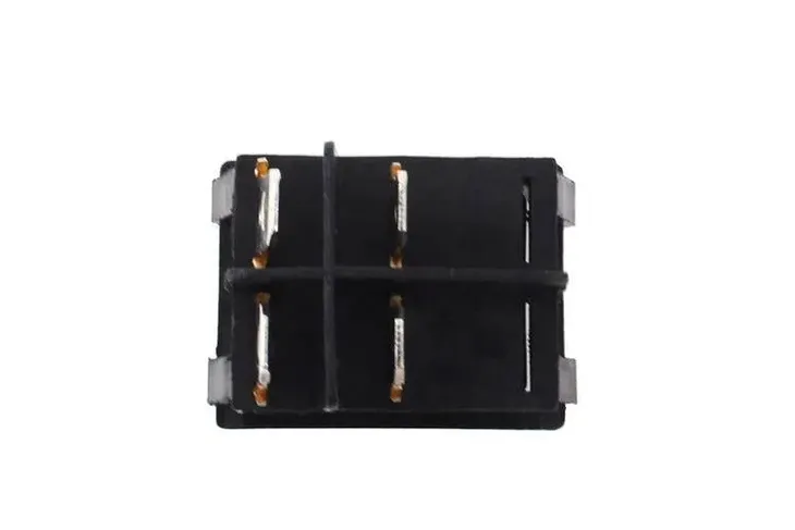 wlacznik-rocker-4-pin-stan-nowy-producent-czesci-mtuning