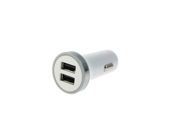 ladowarka-samochodowa-12-24v-2xusb-2-4a-bialy-typ-2-stan-nowy