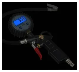 pistolet-cyfrowy-do-pompowania-kol-z-manometr-zlaczka-wtyk-1-4-waz-18-bar