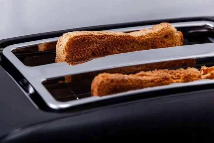 toster-to245-dotty-eldom-czarny-seria-bubbles-cechy-dodatkowe-2-komory-do-dwoch-tostow-jednoczesnie