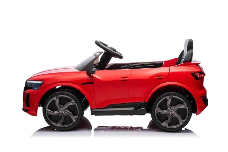pojazd-audi-sq8-czerwony-stan-nowy-maksymalne-obciazenie-30-kg