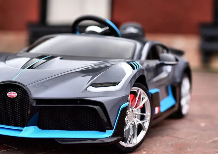 bugatti-divo-autko-na-akumulator-dla-dzieci-pilot-stan-nowy-dlugosc-pojazdu-135-cm