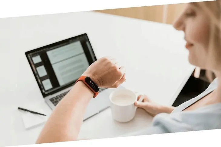 smartband-amazfit-band-5-czarny-material-paska-guma