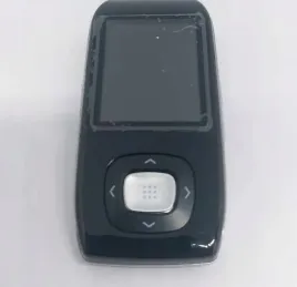 odtwarzacz-mp3-ravo-e74-2gb-czarny-z-glosnikiem