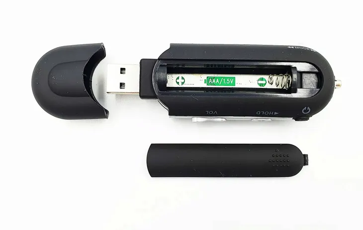 odtwarzacz-mp3-m04-8gb-pendrive-usb-czarny-kod-producenta-m04