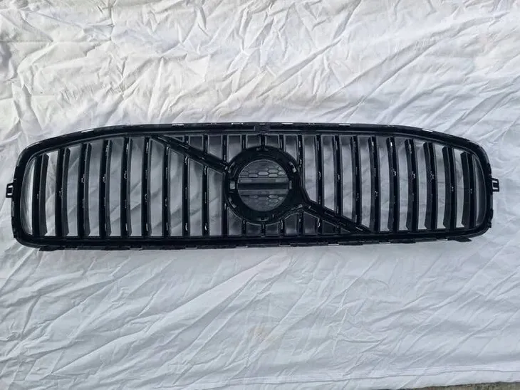 atrapa-grill-volvo-s90-18-20-chrom-strona-zabudowy-przod