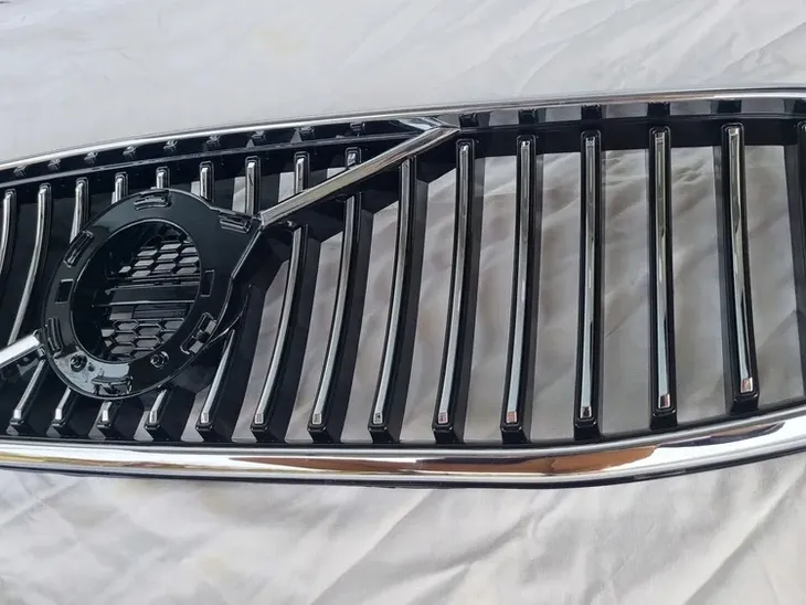atrapa-grill-volvo-s90-18-20-chrom-stan-nowy-jakosc-czesci-zgodnie-z-gvo-p-zamiennik-o-jakosci-porownywalnej-do-oryginalu
