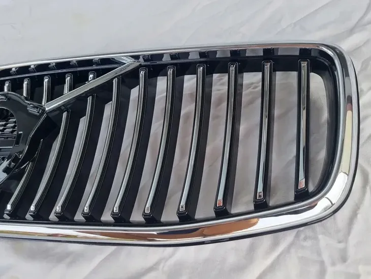 atrapa-grill-volvo-s90-18-20-chrom-stan-nowy-kolor-srebrny